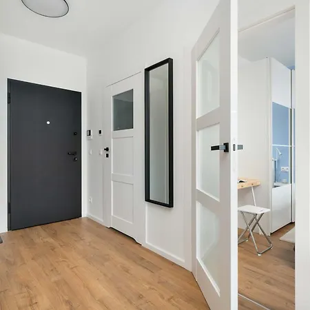 Lägenhet Modern With Historic Shipyard Views And Parking By Renters *