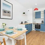 Apartment Modern With Historic Shipyard Views And Parking By Renters *