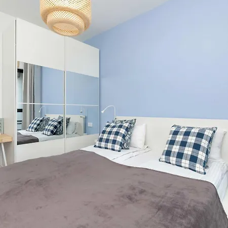 Apartment Modern With Historic Shipyard Views And Parking By Renters