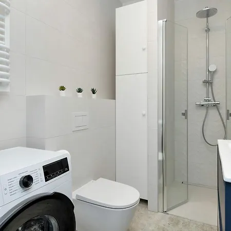 Modern With Historic Shipyard Views And Parking By Renters * Gdańsk