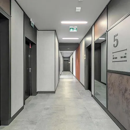 Modern With Historic Shipyard Views And Parking By Renters Apartment Danzig