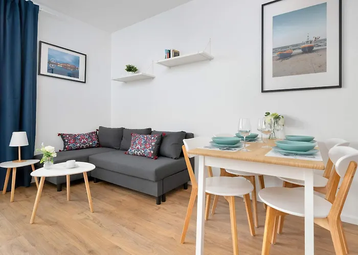 Modern With Historic Shipyard Views And Parking By Renters Lägenhet Gdańsk