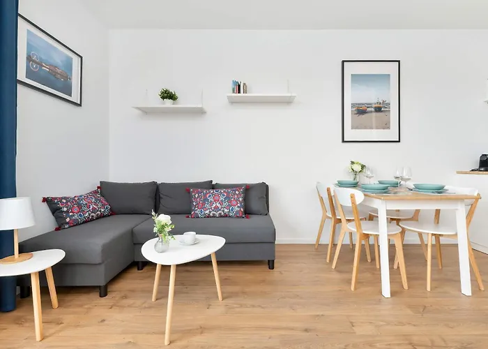 Modern With Historic Shipyard Views And Parking By Renters Lägenhet Gdańsk