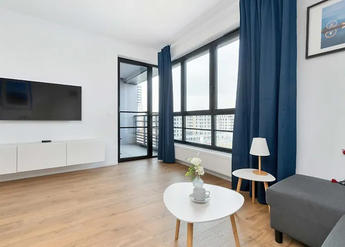 Modern With Historic Shipyard Views And Parking By Renters Lägenhet Gdańsk