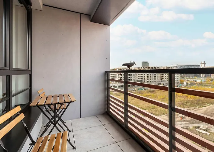 Modern With Historic Shipyard Views And Parking By Renters Lägenhet Gdańsk