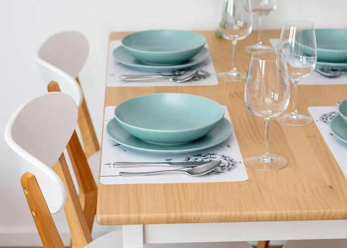 Lägenhet Modern With Historic Shipyard Views And Parking By Renters *