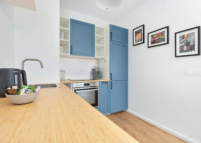 Modern With Historic Shipyard Views And Parking By Renters Lägenhet