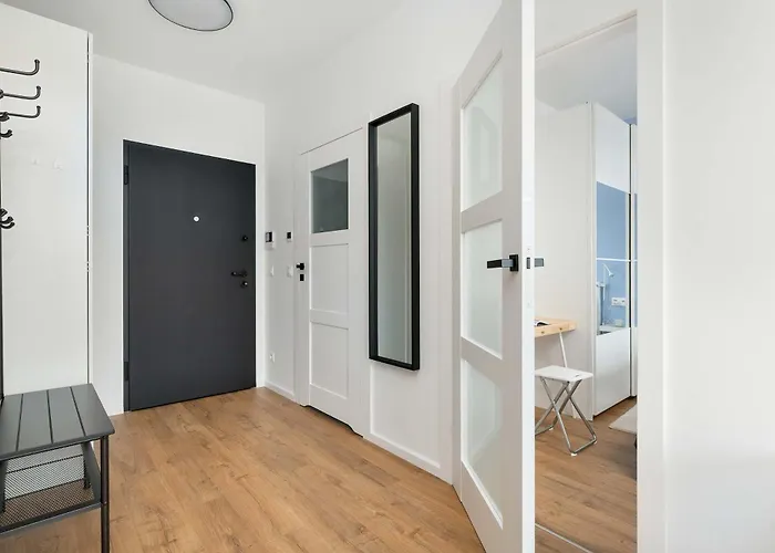 Lägenhet Modern With Historic Shipyard Views And Parking By Renters *