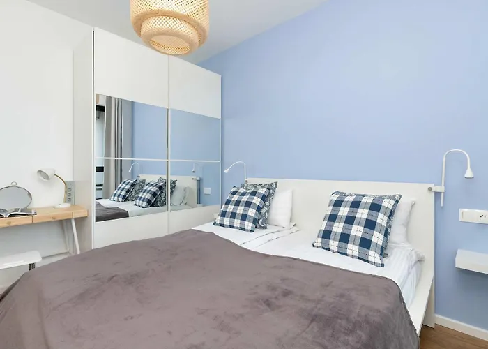 Lägenhet Modern With Historic Shipyard Views And Parking By Renters