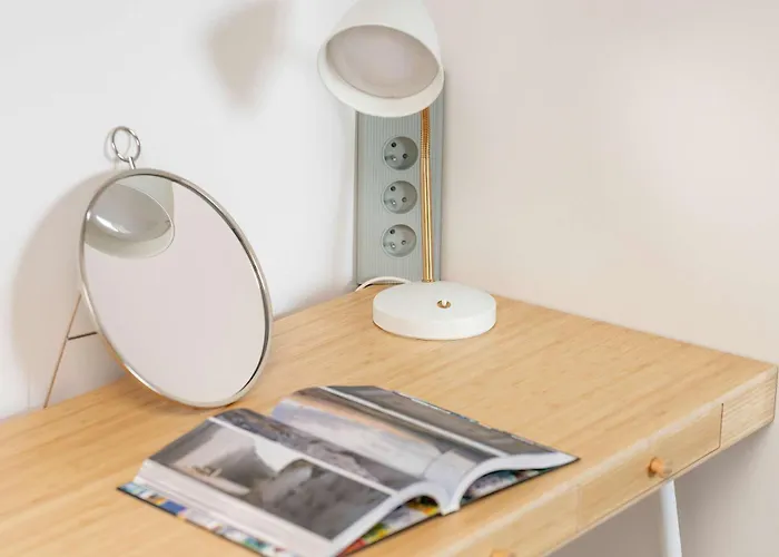 Modern With Historic Shipyard Views And Parking By Renters Lägenhet Gdańsk