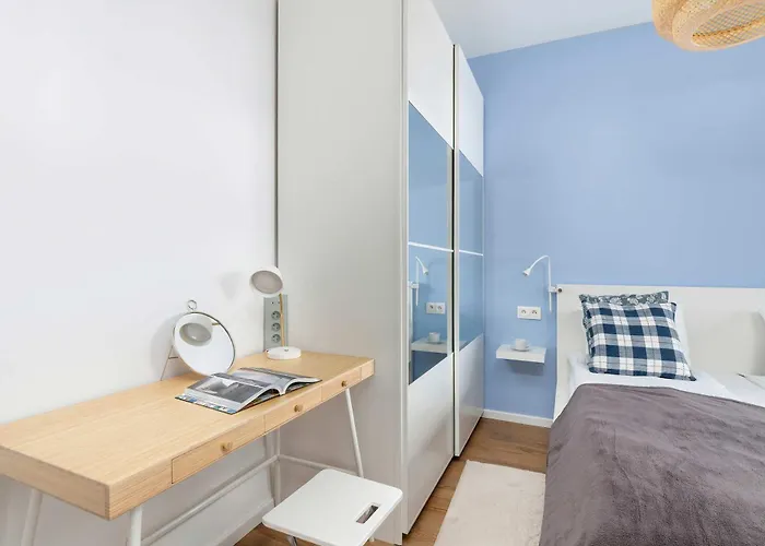 Lägenhet Modern With Historic Shipyard Views And Parking By Renters