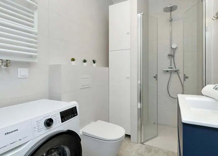 Modern With Historic Shipyard Views And Parking By Renters * Gdańsk