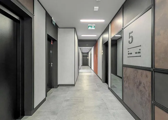 Modern With Historic Shipyard Views And Parking By Renters Lägenhet Gdańsk