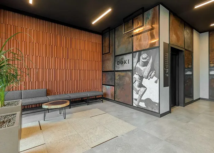 Modern With Historic Shipyard Views And Parking By Renters Gdańsk