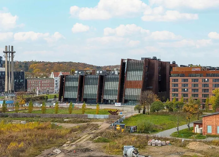 Modern With Historic Shipyard Views And Parking By Renters