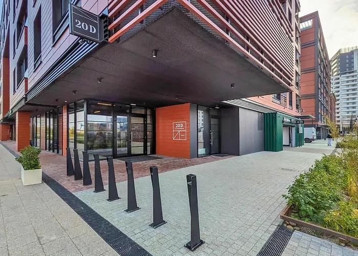 Lägenhet Modern With Historic Shipyard Views And Parking By Renters *